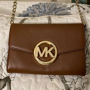 EUC Michael Kors, Pebbled Leather Crossbody